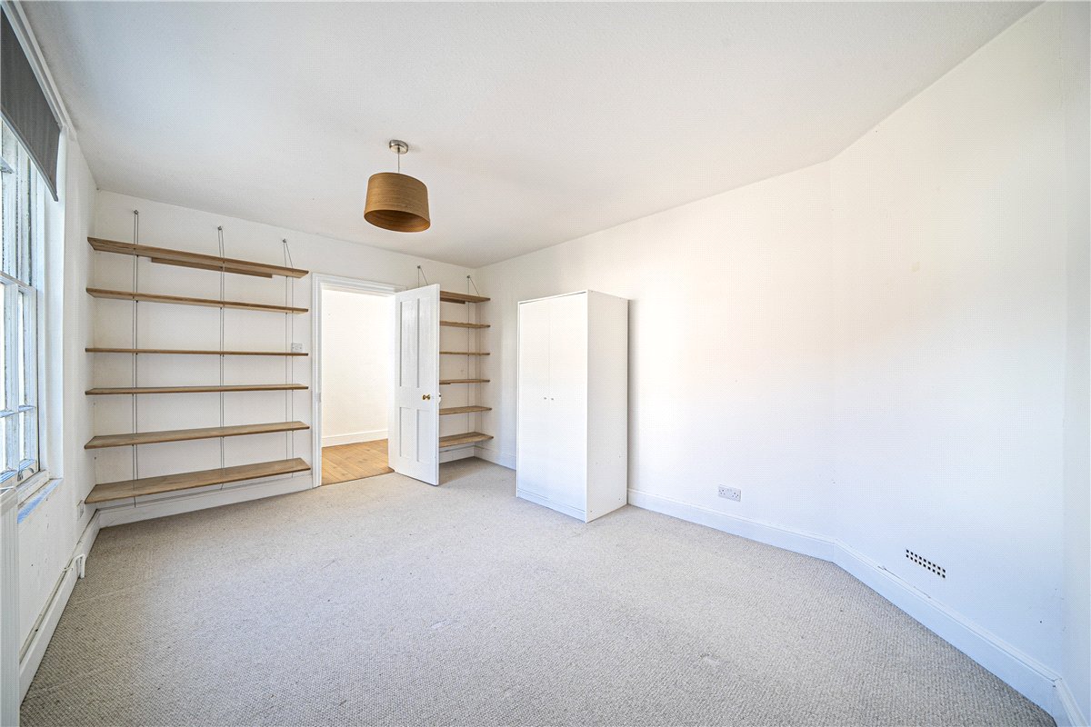 3 bedroom flat, Hyde Street, Winchester SO23 - Available
