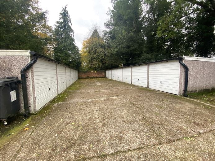 2 bedroom flat, Lantern Court, Christchurch Road SO23 - Available