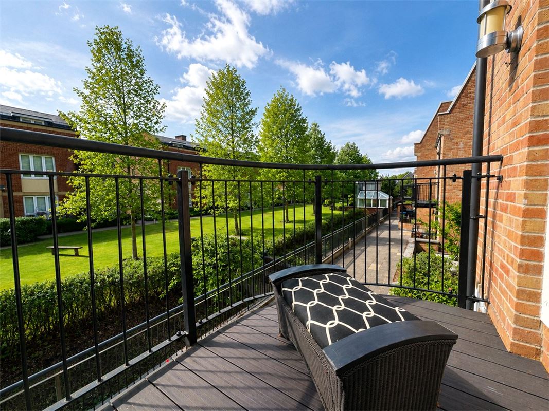2 bedroom flat, Fraser Gardens, Winchester SO22