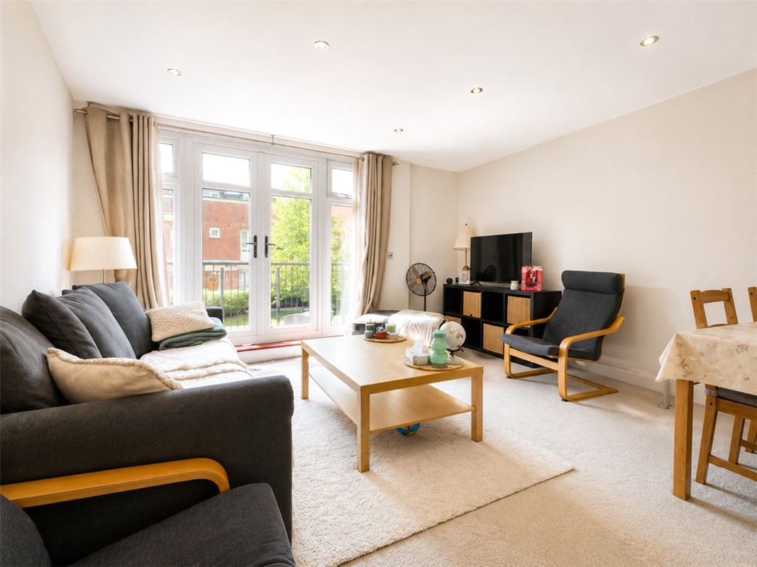 2 bedroom flat, Fraser Gardens, Winchester SO22