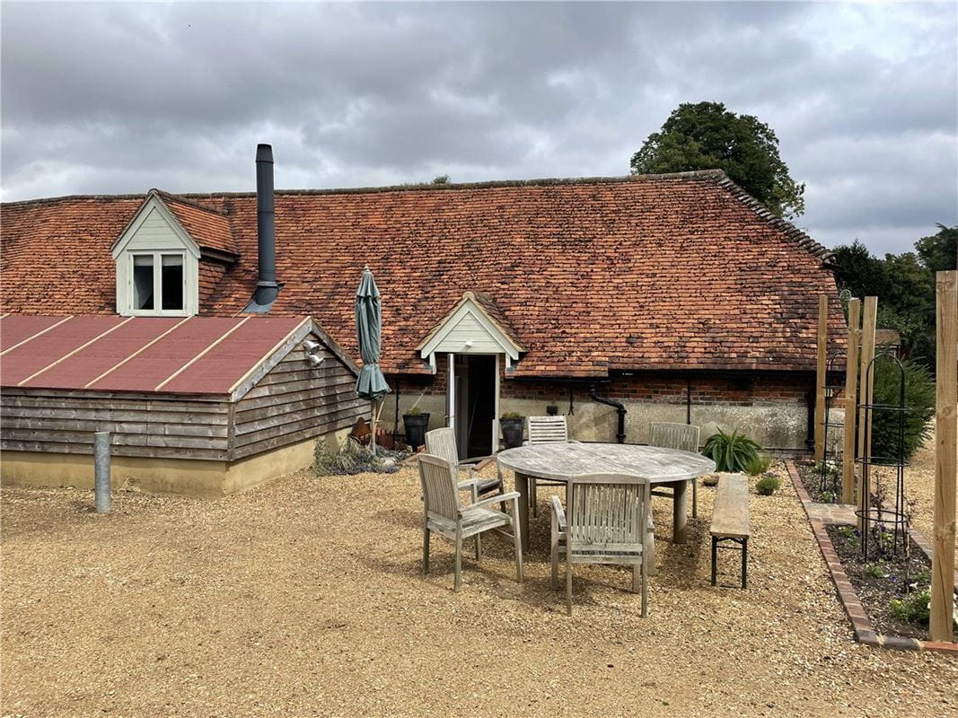 1 bedroom flat, Rectory Road, Oakley RG23