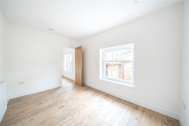 1 bedroom flat, Westgate Chambers, Staple Gardens SO23 - Let Agreed