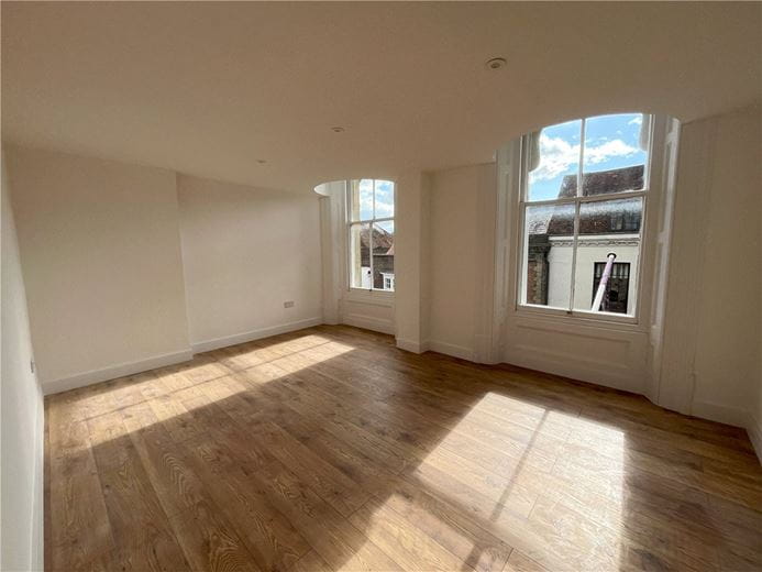 2 bedroom flat, Westgate Chambers, Staple Gardens SO23 - Available