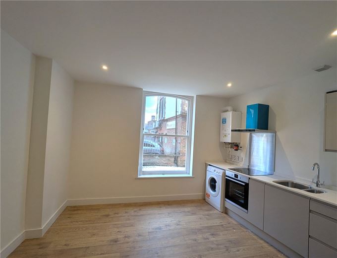 1 bedroom flat, Westgate Chambers, Staple Gardens SO23 - Available