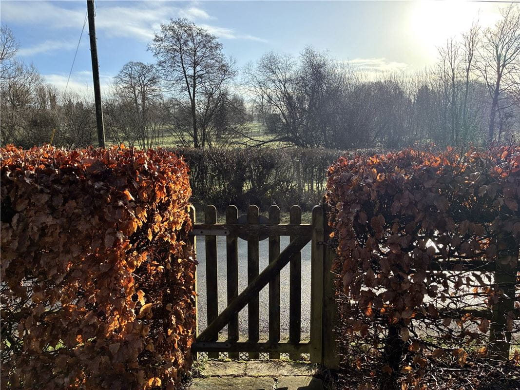 3 bedroom cottage, Tichborne, Alresford SO24 - Available