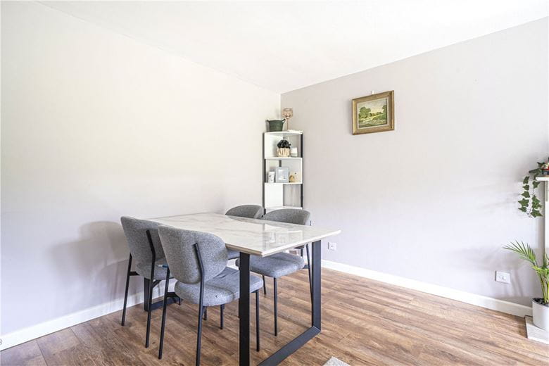 2 bedroom maisonette, Dawn Gardens, Winchester SO22 - Available