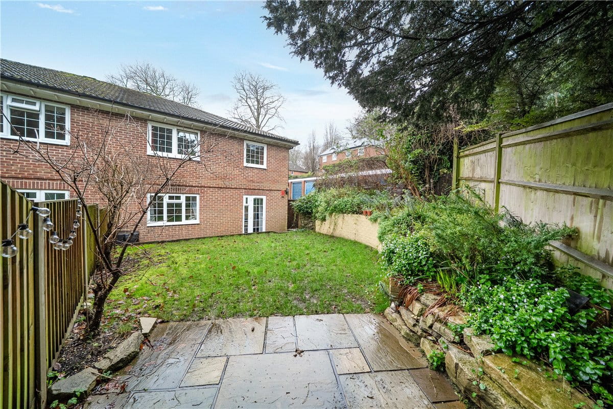 2 bedroom maisonette, Dawn Gardens, Winchester SO22 - Available