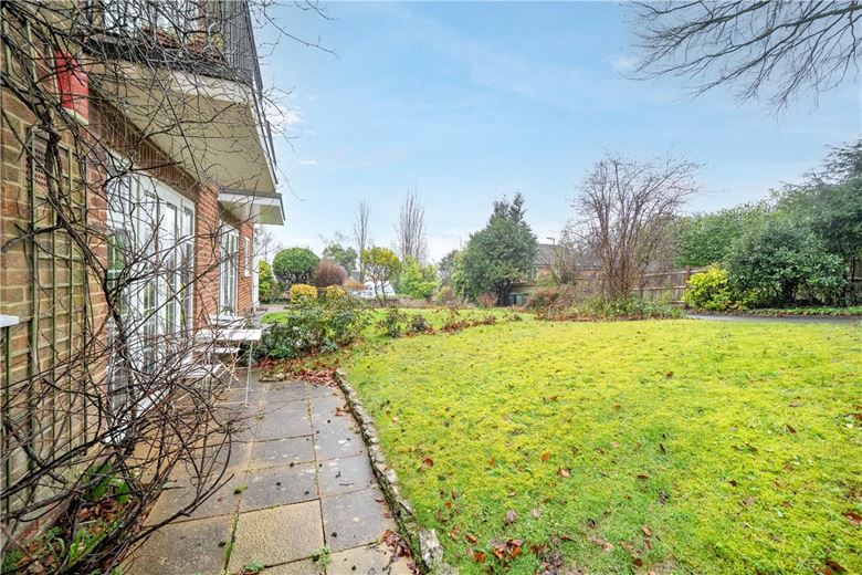 2 bedroom maisonette, Dawn Gardens, Winchester SO22 - Available