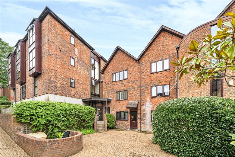  bedroom flat, Bilberry Court, Staple Gardens SO23 - Sold