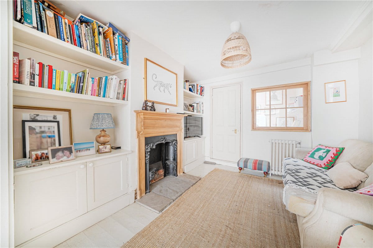 5 bedroom house, East Street, Hambledon PO7 - Available