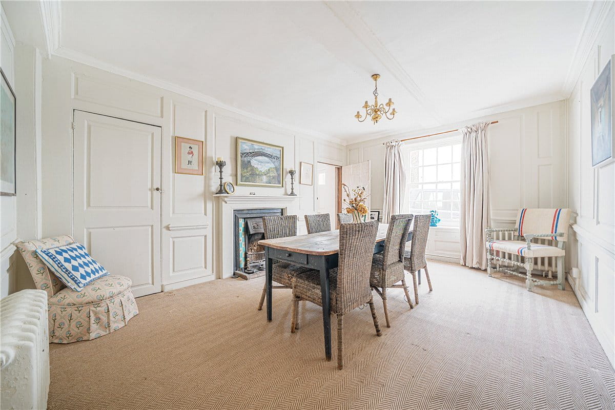 5 bedroom house, East Street, Hambledon PO7 - Available