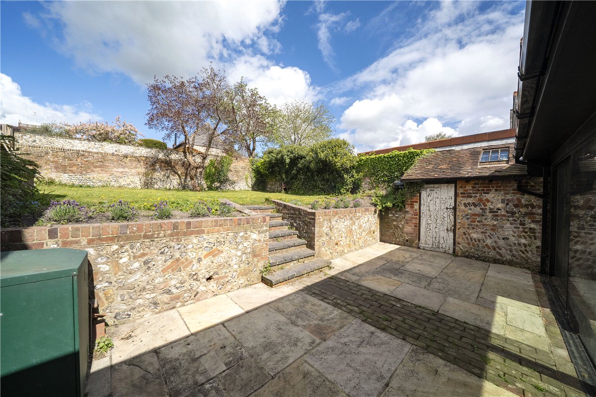 5 bedroom house, East Street, Hambledon PO7 - Sold STC