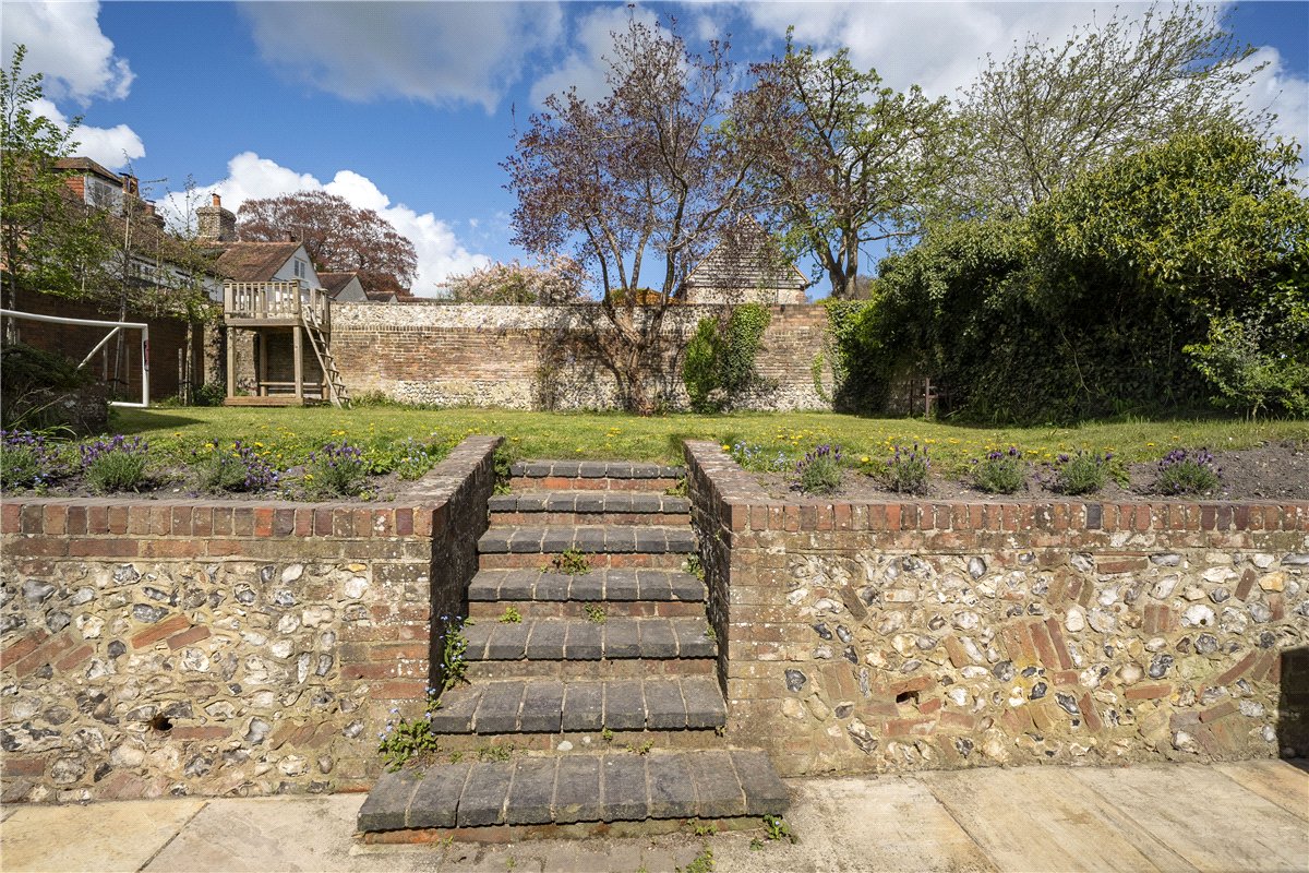 5 bedroom house, East Street, Hambledon PO7 - Sold STC