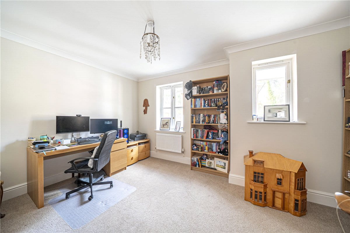 2 bedroom house, Grange Close, Winchester SO23 - Available