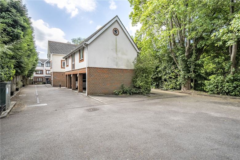 3 bedroom house, Park Road, Winchester SO23 - Available