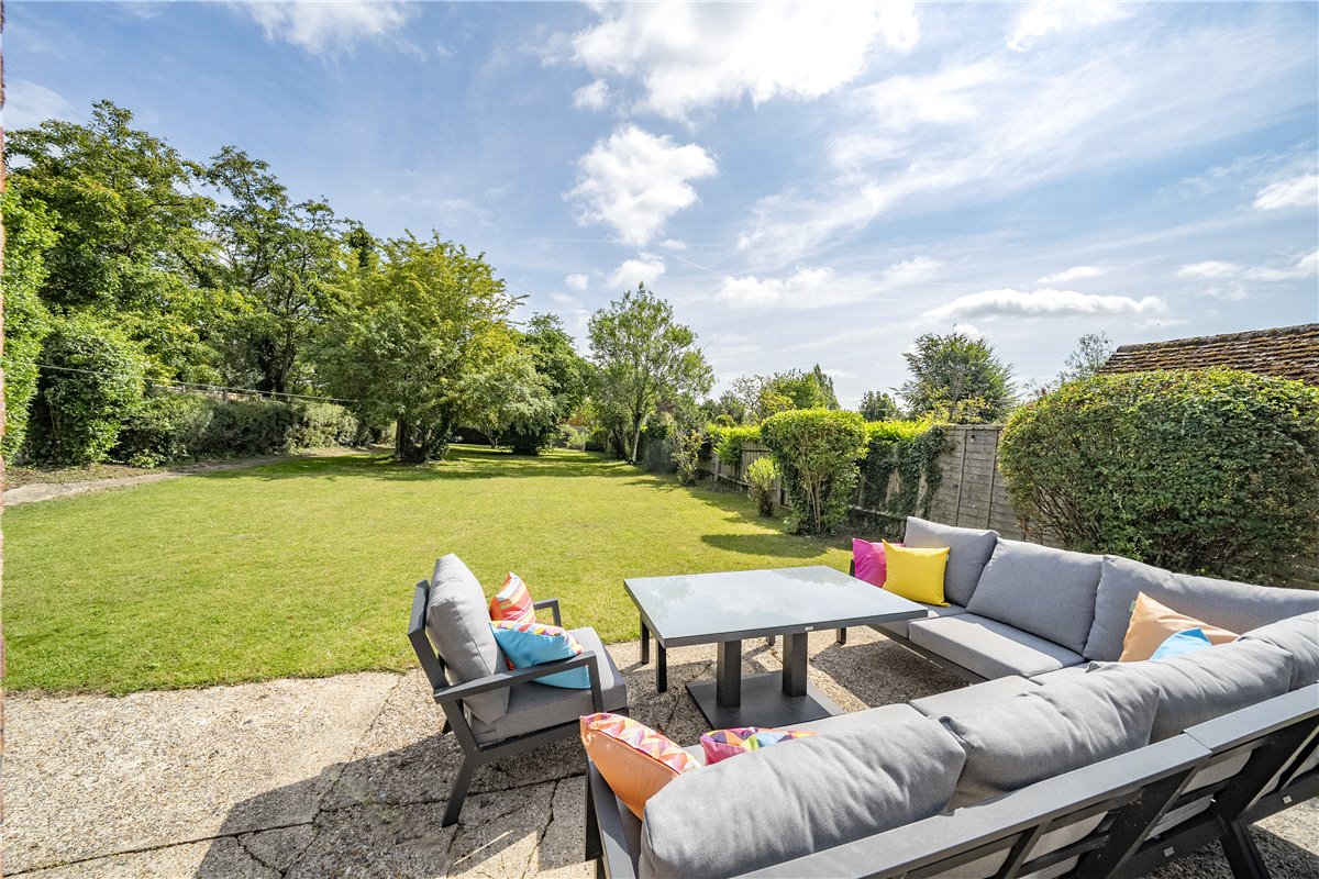 3 bedroom house, Burnett Close, Winchester SO22 - Sold STC