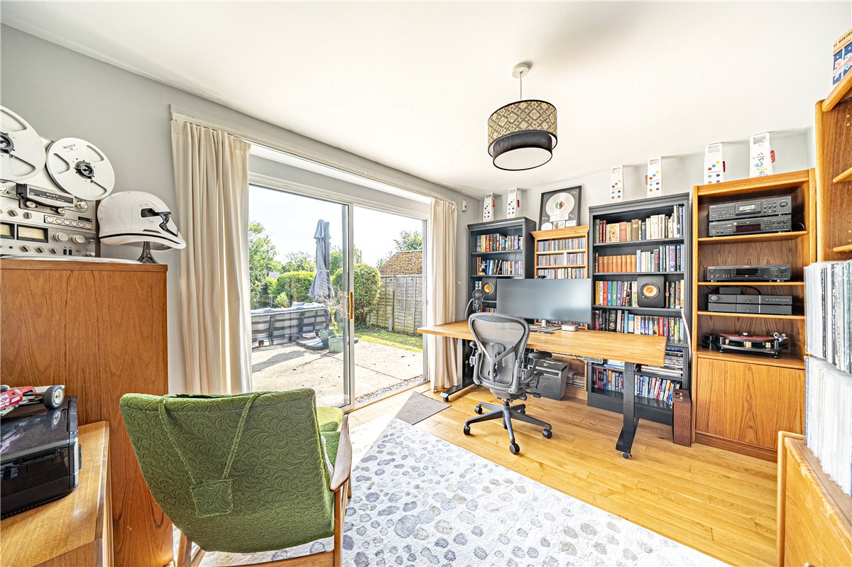 3 bedroom house, Burnett Close, Winchester SO22 - Sold STC