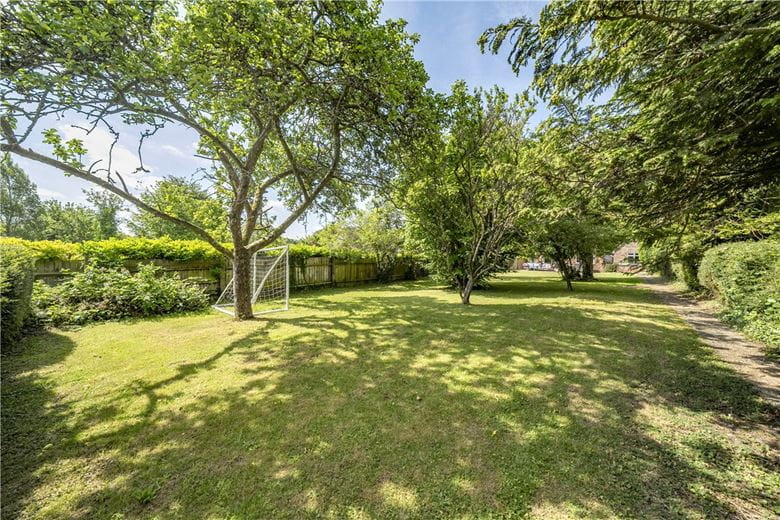 3 bedroom house, Burnett Close, Winchester SO22 - Sold STC