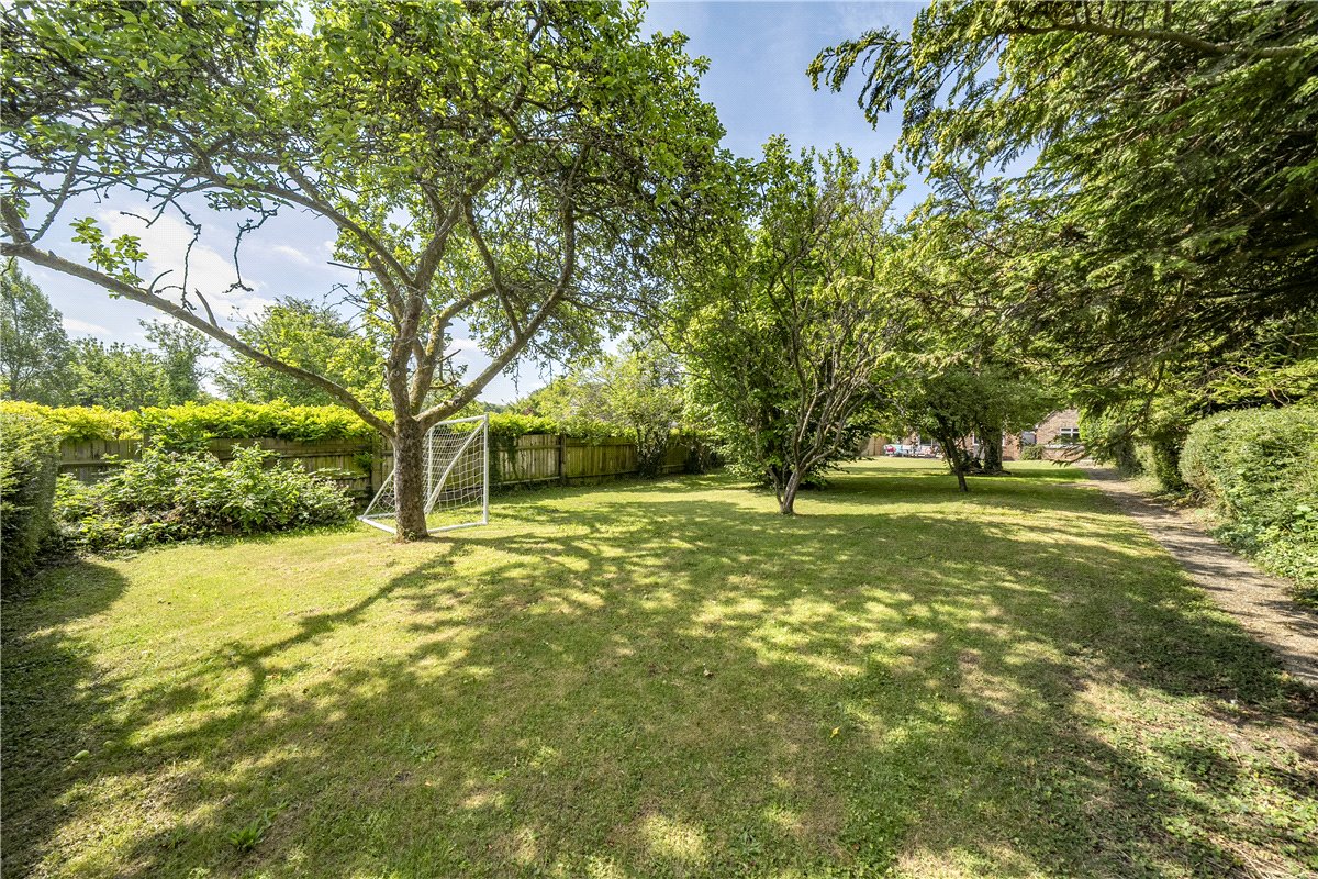 3 bedroom house, Burnett Close, Winchester SO22 - Sold STC