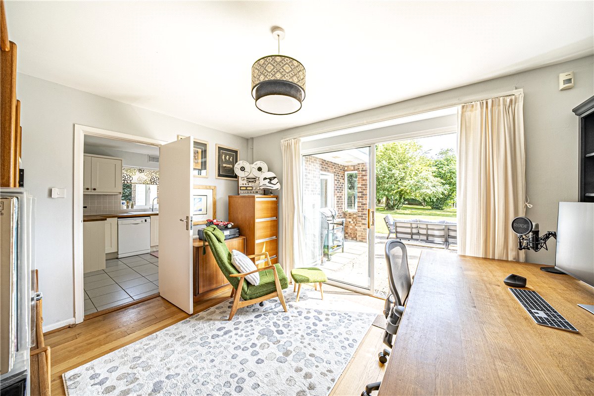 3 bedroom house, Burnett Close, Winchester SO22 - Sold STC