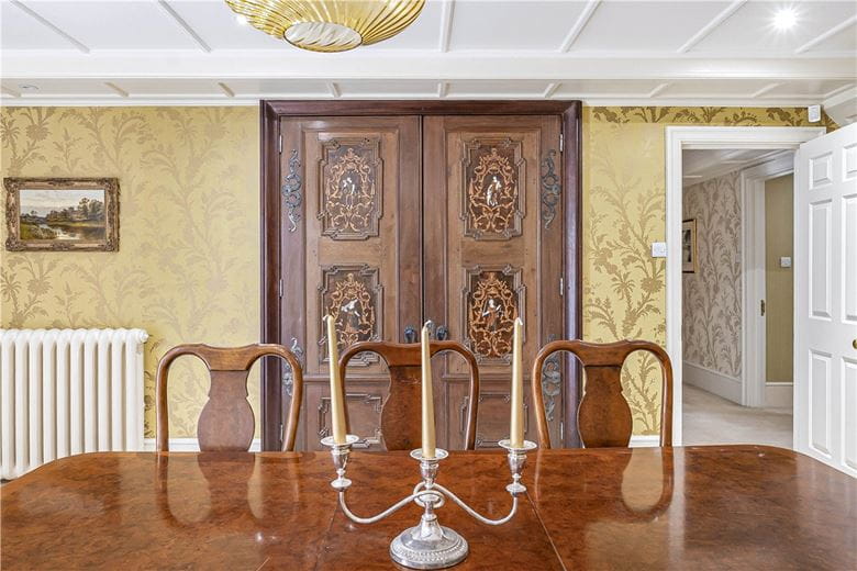 3 bedroom flat, Burton Park, Duncton GU28 - Available