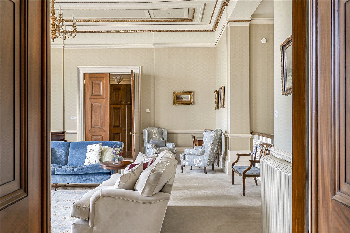 3 bedroom flat, Burton Park, Duncton GU28 - Available