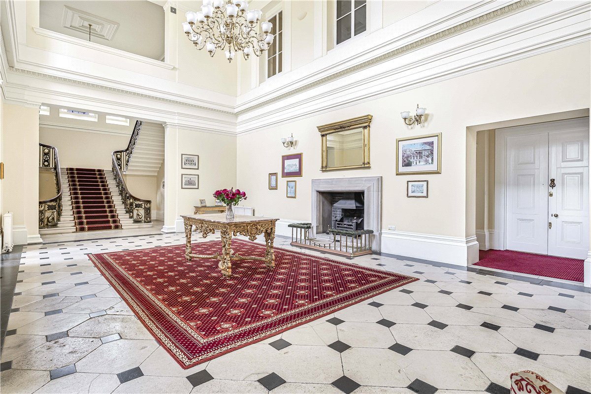 3 bedroom flat, Burton Park, Duncton GU28 - Available