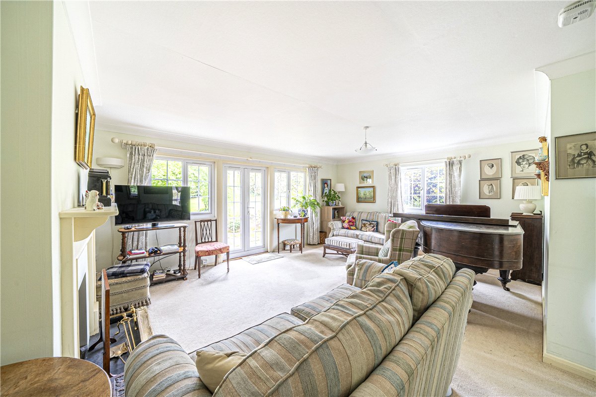 3 bedroom bungalow, Paddock Field, Chilbolton SO20 - Available