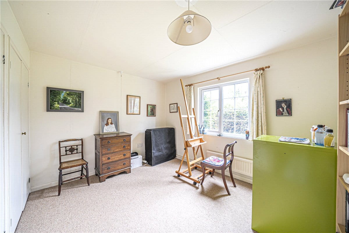 3 bedroom bungalow, Paddock Field, Chilbolton SO20 - Available