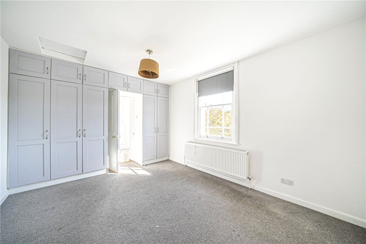 3 bedroom flat, Hyde Street, Winchester SO23 - Available