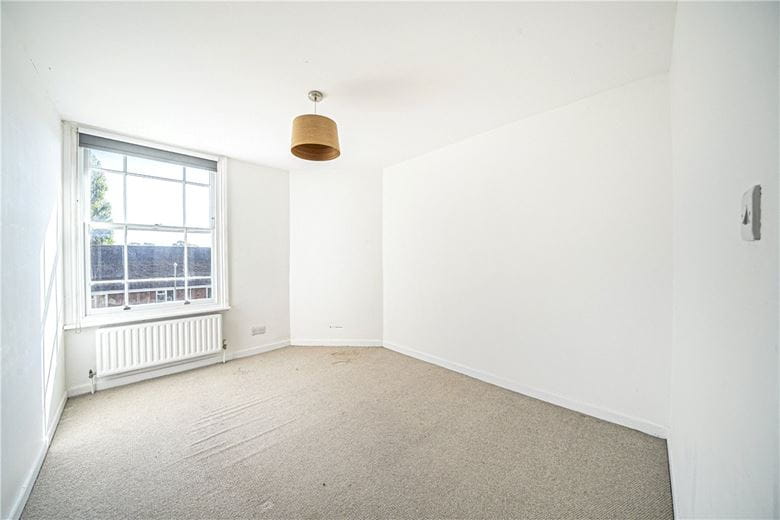 3 bedroom flat, Hyde Street, Winchester SO23 - Available