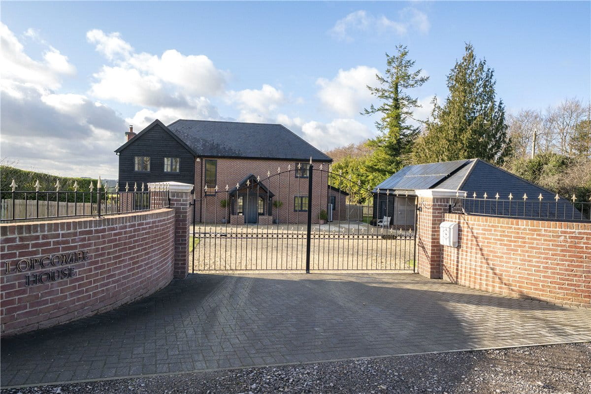 4 bedroom house, Stockbridge Road, Lopcombe SP5 - Available