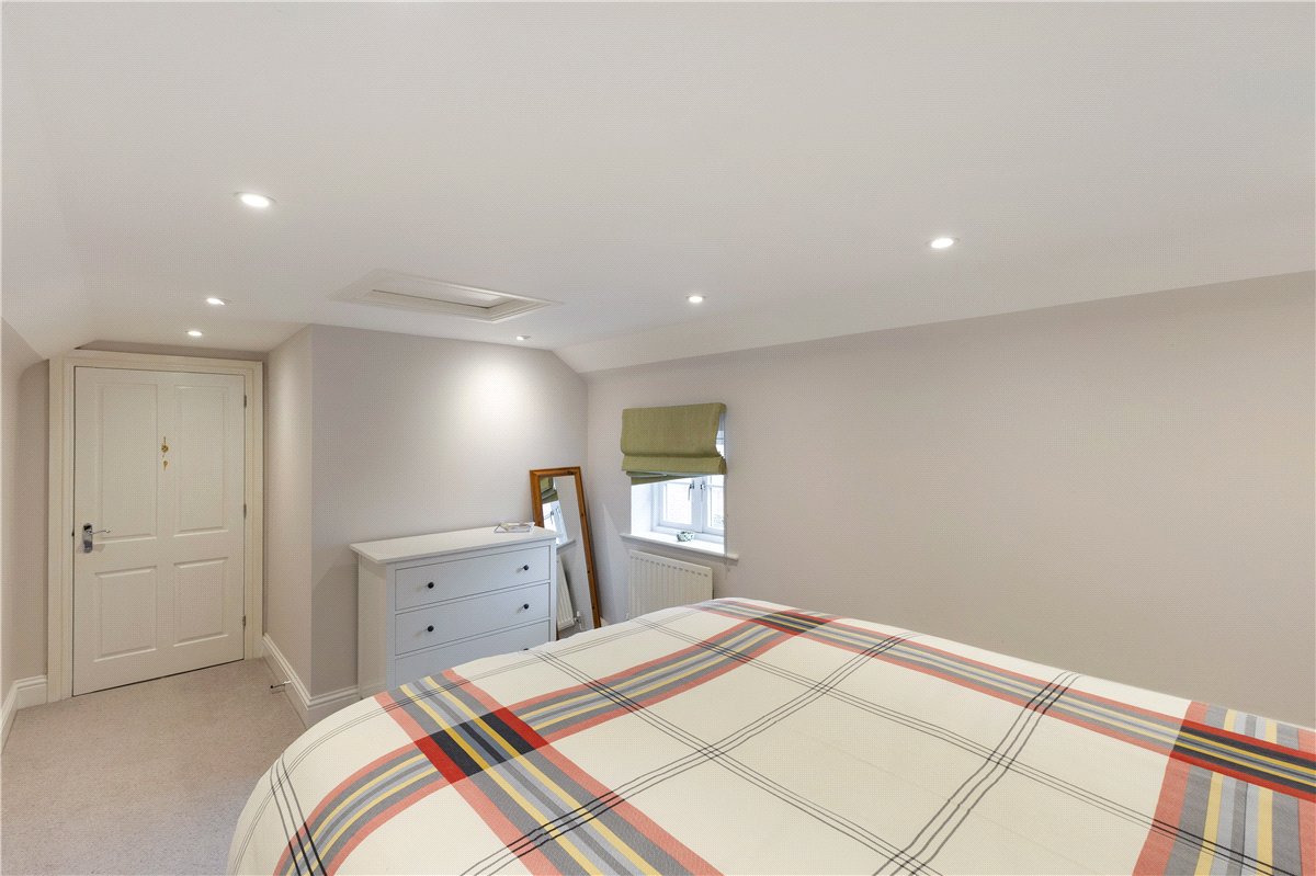 3 bedroom house, St. Cross Road, Winchester SO23 - Available