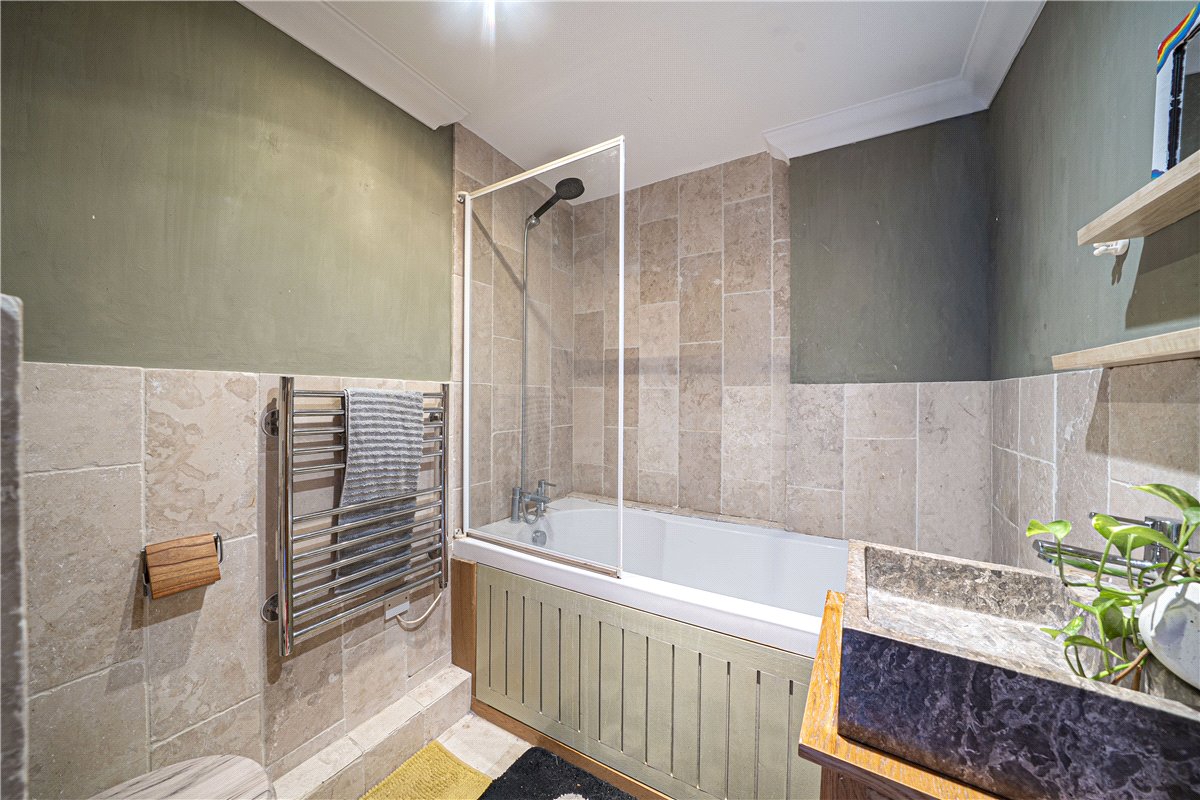 5 bedroom house, West Street, Hambledon PO7 - Available