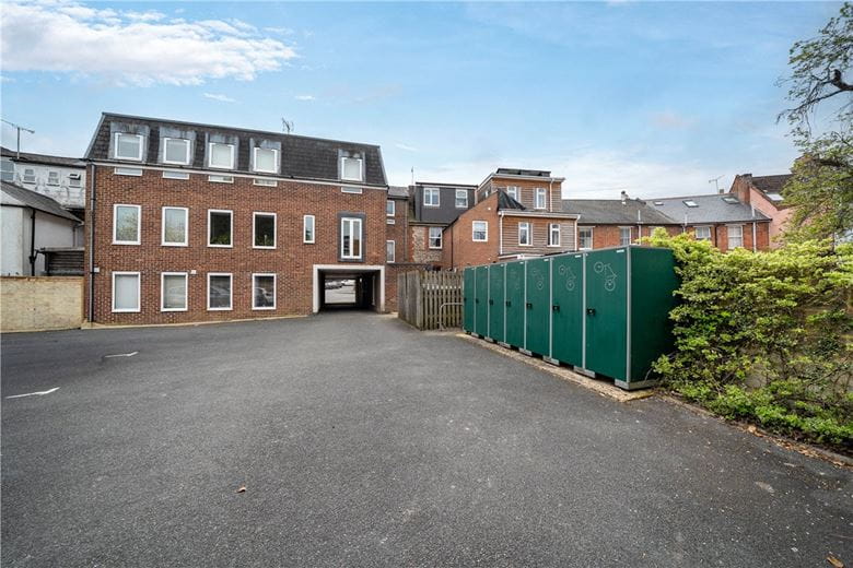 1 bedroom flat, Stockbridge Road, Winchester SO22 - Available