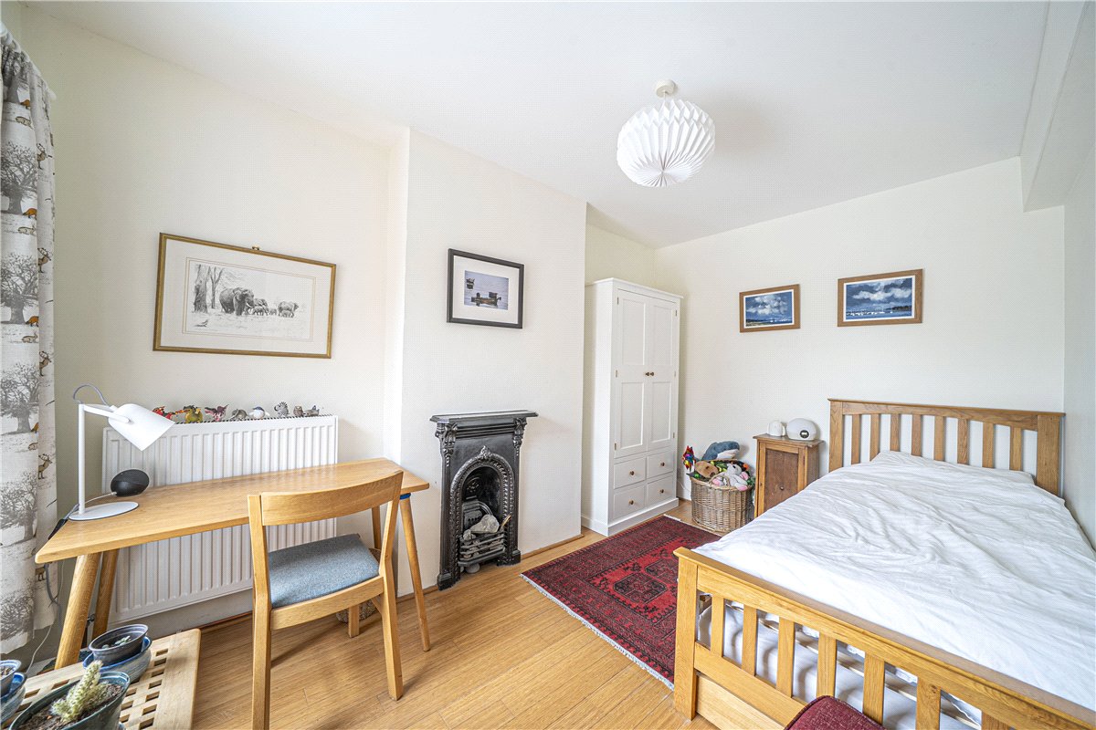 3 bedroom house, Gladstone Terrace, Sugar Lane SP11 - Available