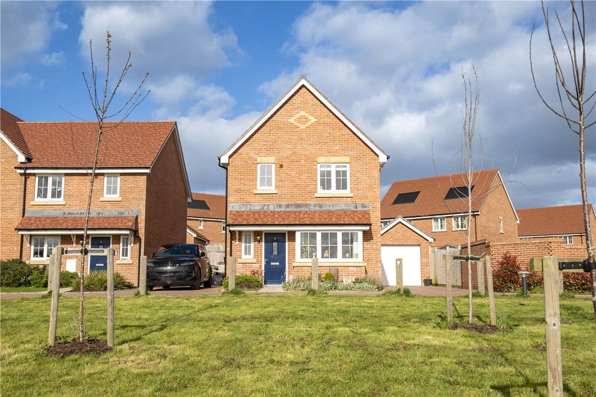 3 bedroom house, Field Close, Bishops Waltham SO32 - Available