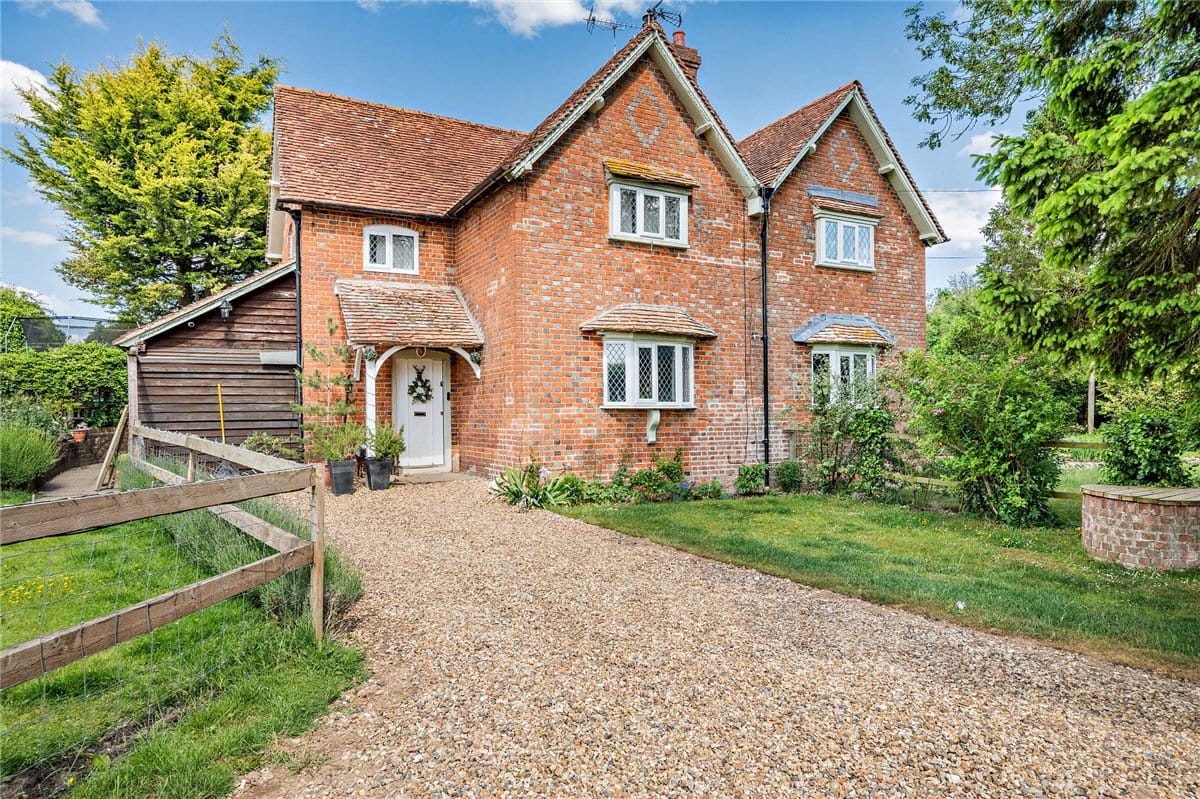 3 bedroom house, Leckhampstead, Newbury RG20 - Sold STC
