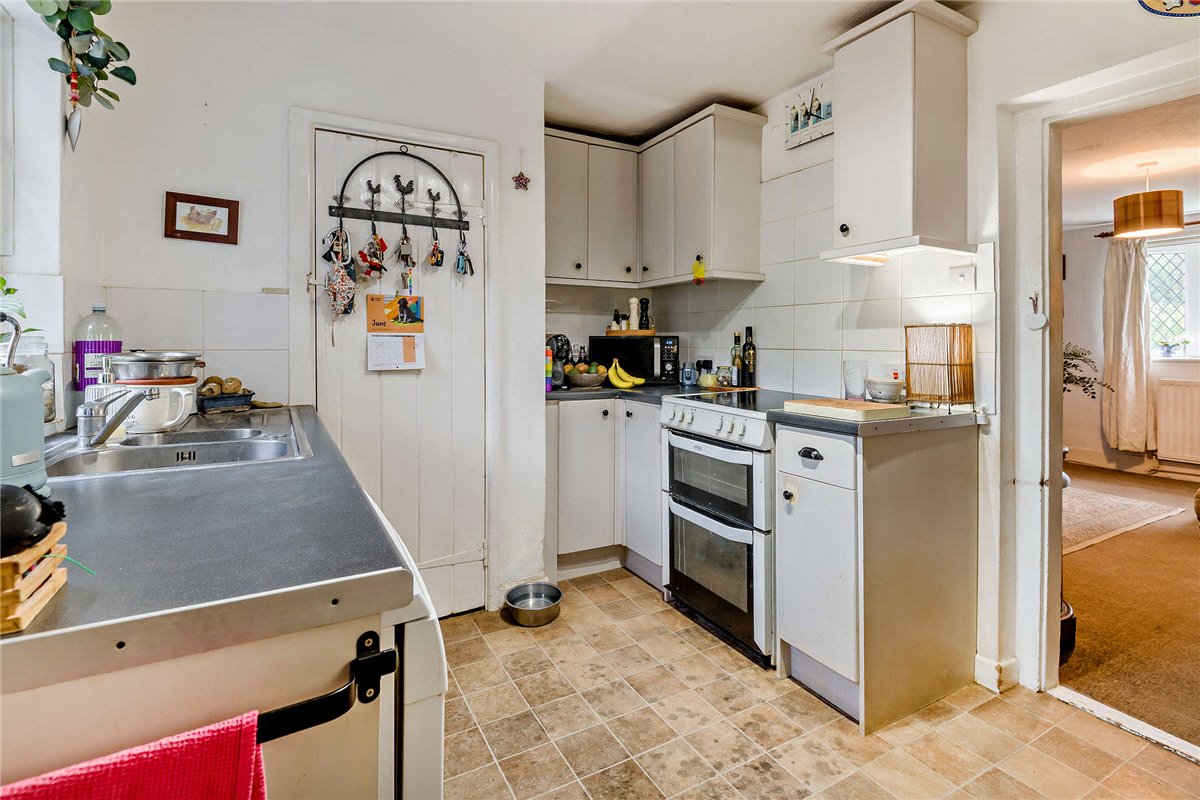 3 bedroom house, Leckhampstead, Newbury RG20 - Sold STC