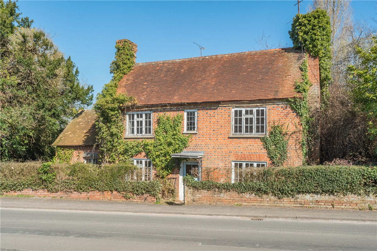 80.4 acres House, Church Road, Aldermaston RG7 - Sold STC