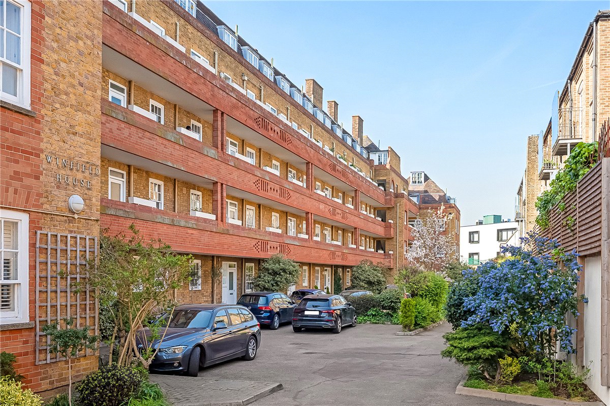 1 bedroom flat, Vicarage Crescent, London SW11 - Available