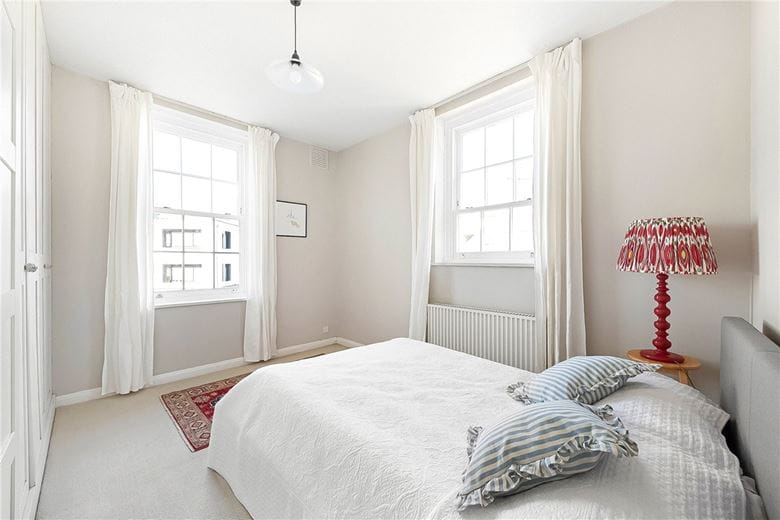 1 bedroom flat, Vicarage Crescent, London SW11 - Available