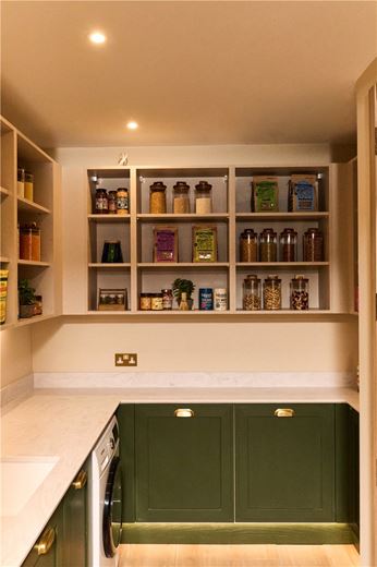 4 bedroom house, London Square Wandsworth Common, Springfield Drive SW17 - Available