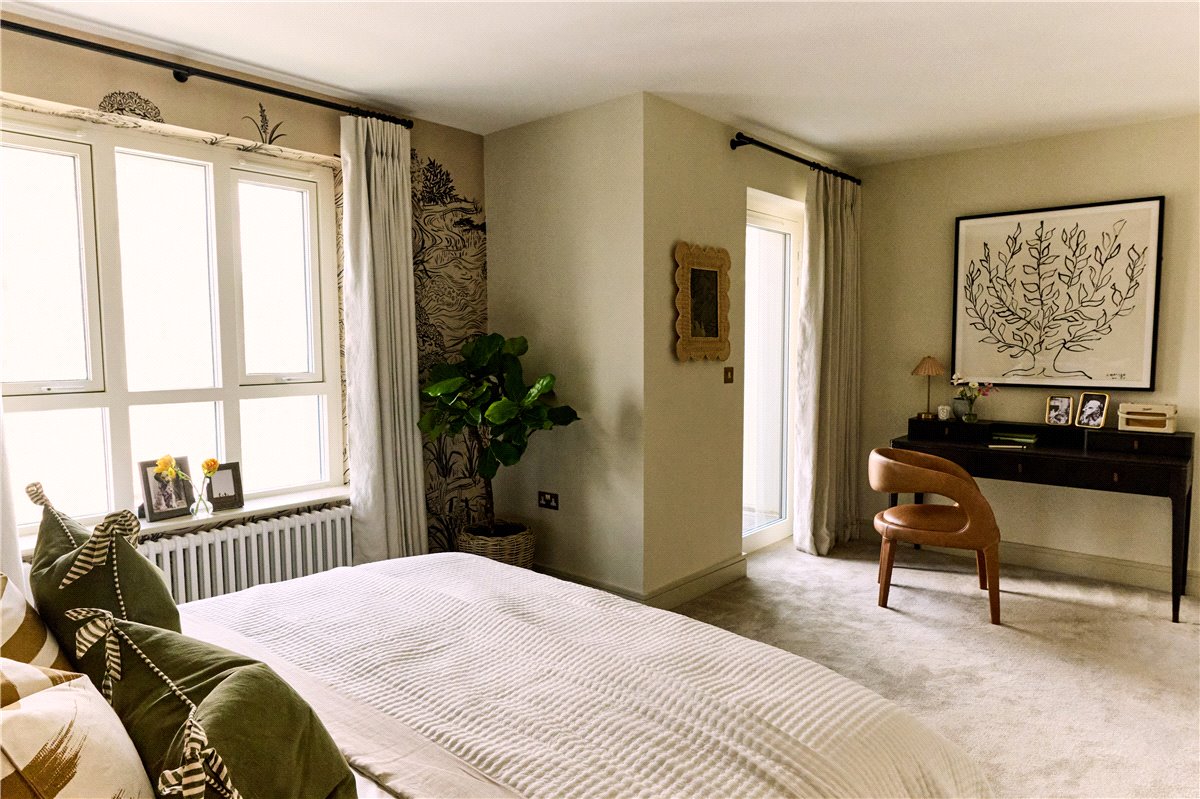 4 bedroom house, London Square Wandsworth Common, Springfield Drive SW17 - Available