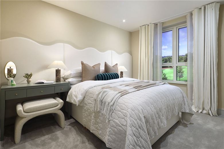 3 bedroom flat, London Square Wandsworth Common, Springfield Drive SW17 - Available