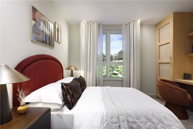 3 bedroom flat, London Square Wandsworth Common, Springfield Drive SW17 - Available