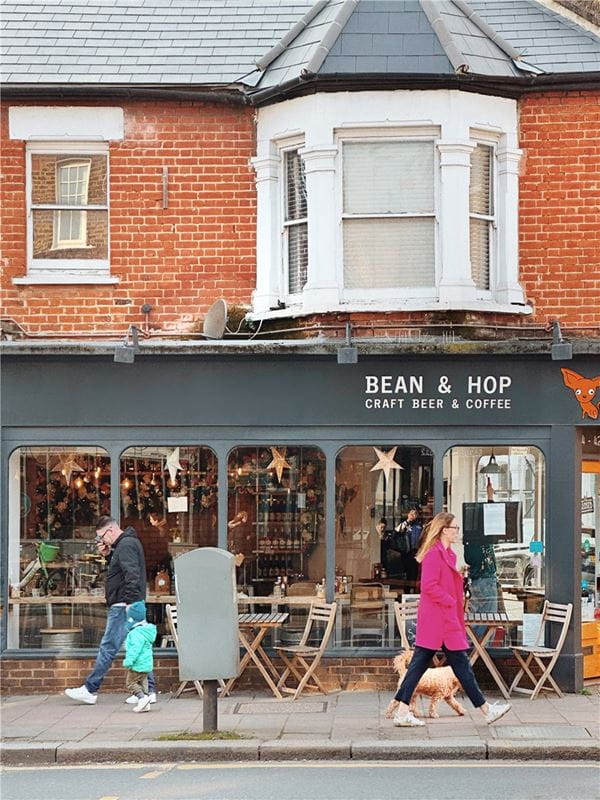 3 bedroom flat, London Square Wandsworth Common, Springfield Drive SW17 - Available