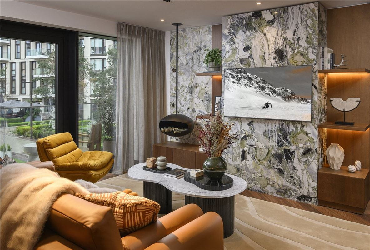 3 bedroom flat, London Dock, 9 Arrival Square E1W - Available