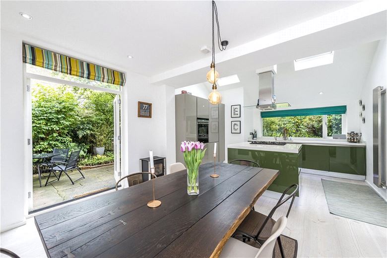 2 bedroom flat, Earlsfield Road, London SW18 - Sold STC