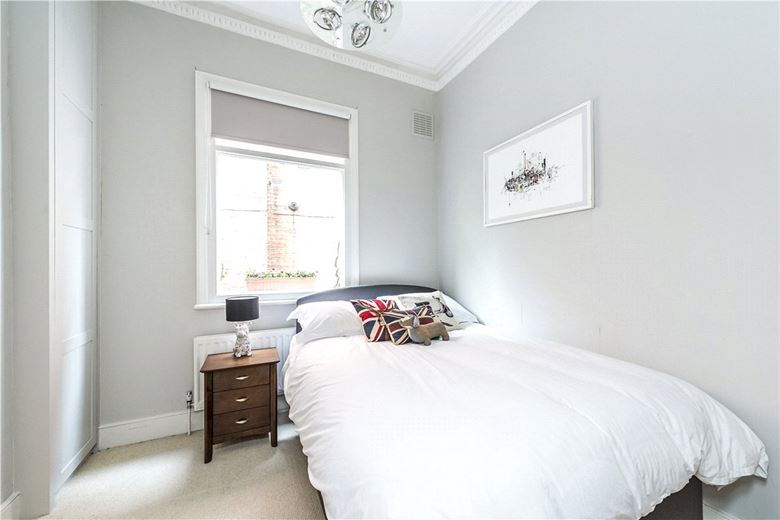 2 bedroom flat, Earlsfield Road, London SW18 - Sold STC